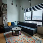 Meu Spacious Two-level In The Heart Of דירה