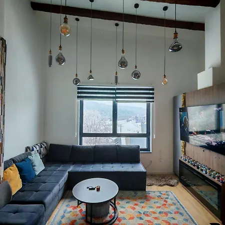 Meu Spacious Two-level In The Heart Of
